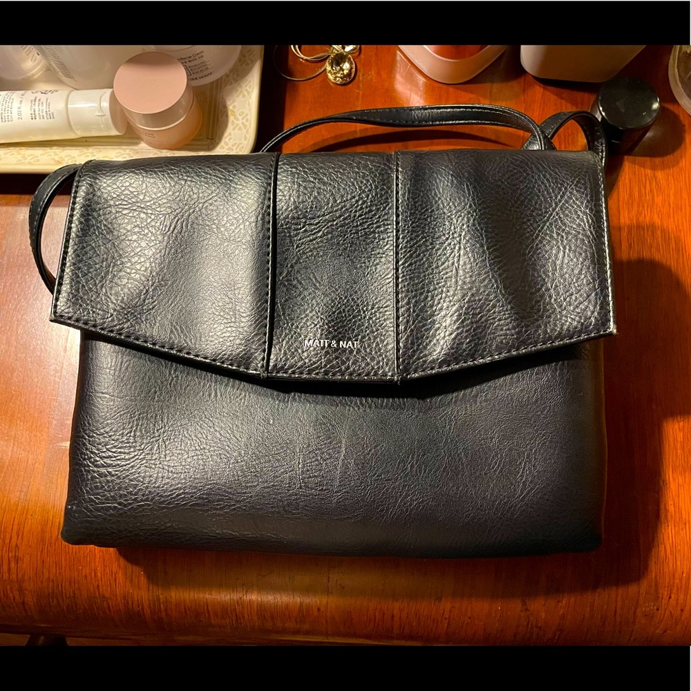 Matt and Nat black crossbody purse